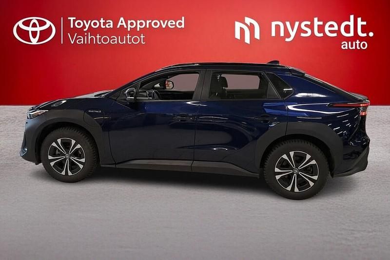 Käytetty Toyota bZ4X Active 80 kW (109 HP) 2022 Sininen Katumaasturi