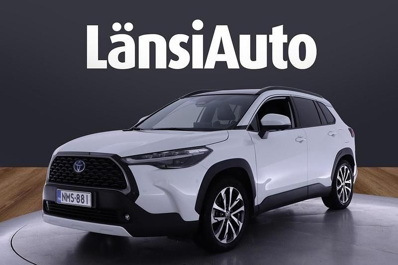 Valkoinen Käytetty 2022 Toyota Corolla Cross Premium Katumaasturi | 39 450 € (Perustarjous) - Kuva 1/1