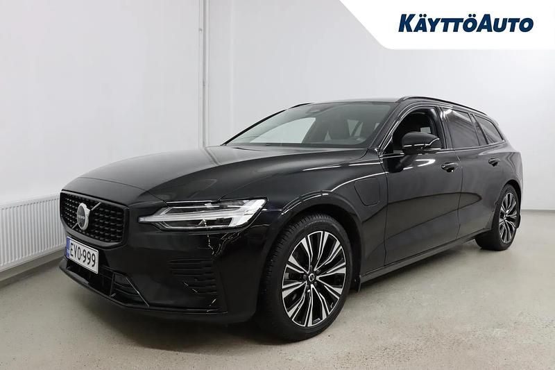 Käytetty Volvo V60 Plus 350 HP (257 kW) 2025 Musta Farmari
