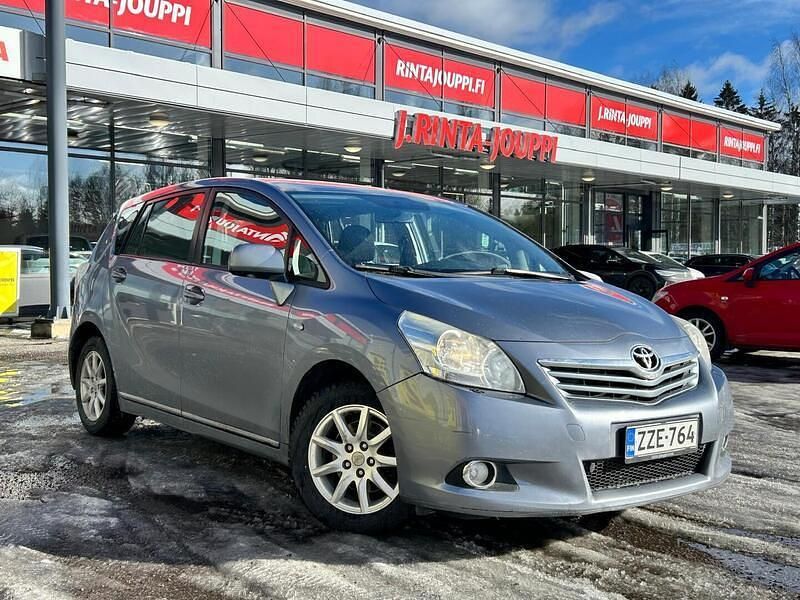 Käytetty Toyota Verso Multidrive S 147 HP (108 kW) 2011 Tila-auto