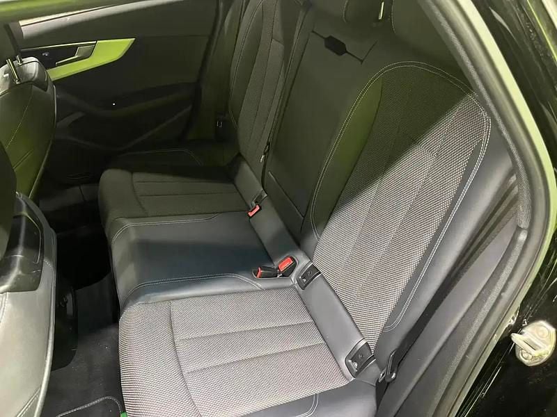 Käytetty Audi A4 Business 204 HP (150 kW) 2023 Musta Farmari