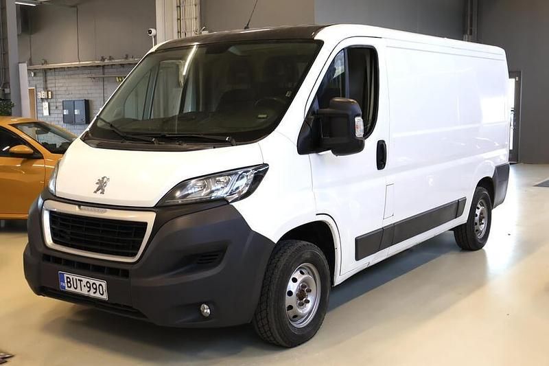 Punainen Käytetty 2019 Peugeot Boxer Allure Van | 11 850 € (Supertarjous) - Kuva 1/2