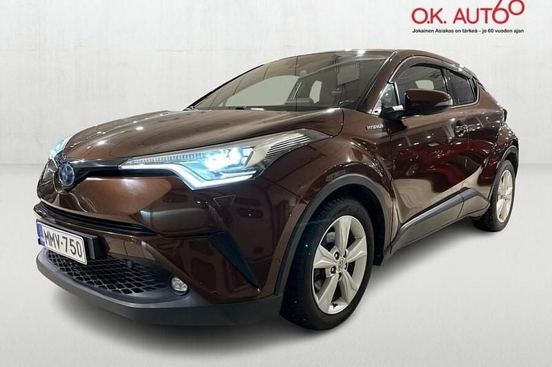Ruskea Käytetty 2017 Toyota C-HR Premium Katumaasturi | 15 900 € (Hieman kallis) - Kuva 1/4