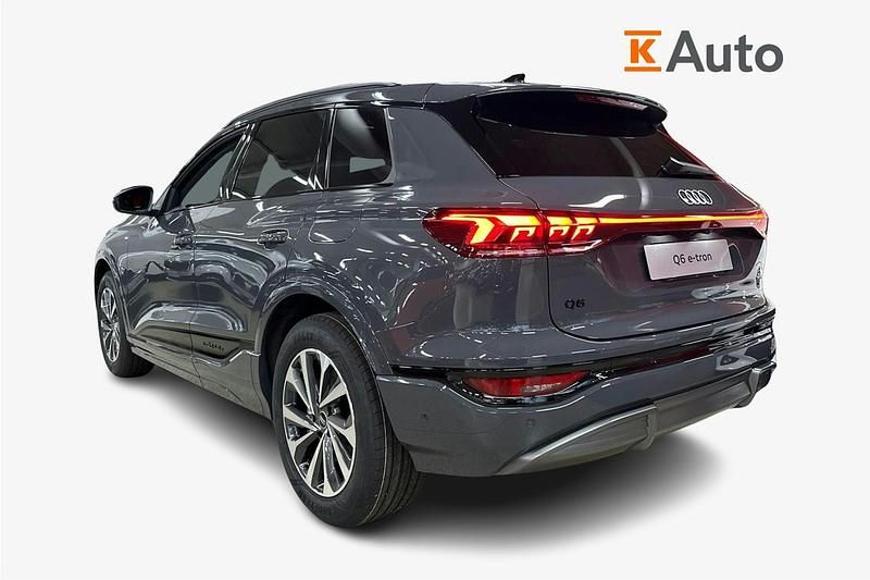 Uusi Audi Q6 e-tron S-Line 280 kW (382 HP) 2026 Harmaa Katumaasturi