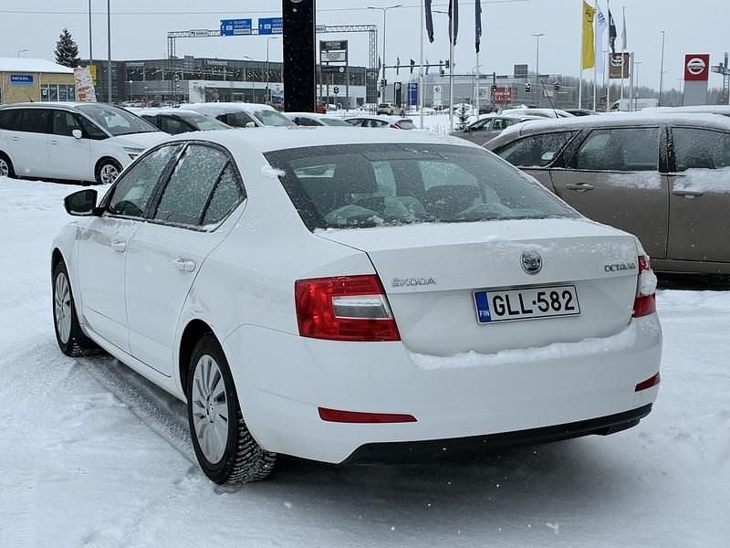 Käytetty Skoda Octavia Ambition 105 HP (77 kW) 2015 Viistoperä