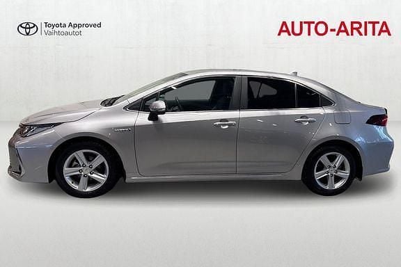 Käytetty Toyota Corolla Style 122 HP (89 kW) 2021 Hopea Sedan