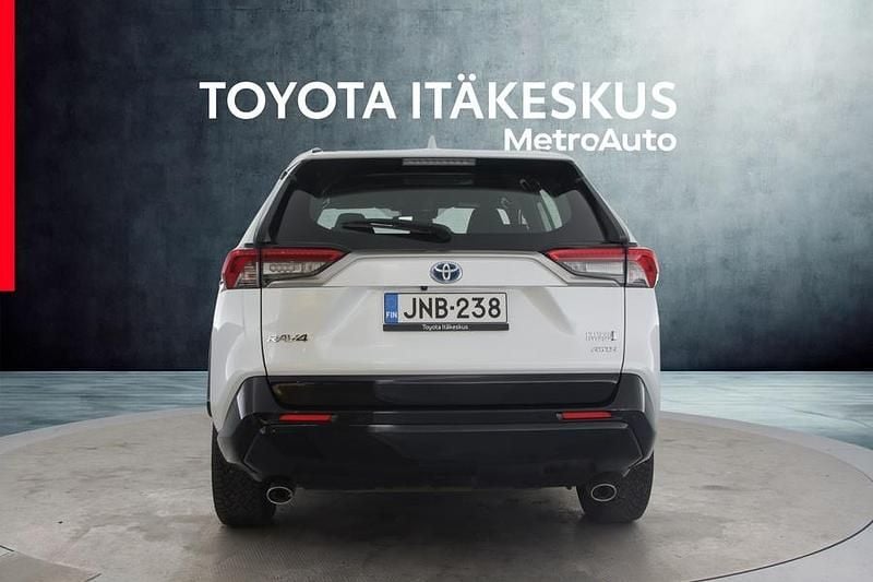 Käytetty Toyota RAV4 Hybrid Active 306 HP (225 kW) 2023 Valkoinen Katumaasturi