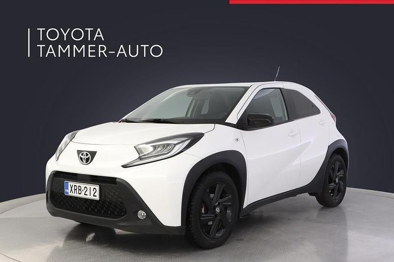 040 Käytetty 2022 Toyota Aygo X Multidrive S Katumaasturi | 14 880 € (Perustarjous) - Kuva 1/3