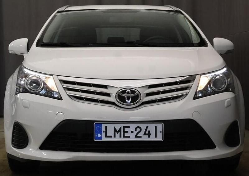 Käytetty Toyota Avensis Edition 132 HP (97 kW) 2013 Valkoinen Farmari