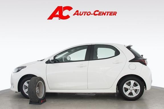 Käytetty Toyota Yaris Active 114 HP (83 kW) 2023 Valkoinen Viistoperä