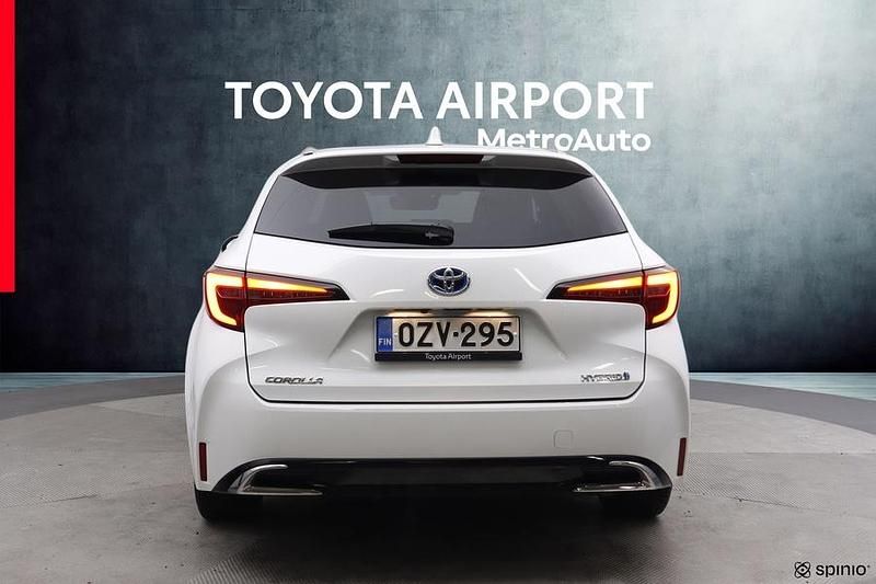 Käytetty Toyota Corolla Edition 140 HP (102 kW) 2023 Valkoinen Farmari
