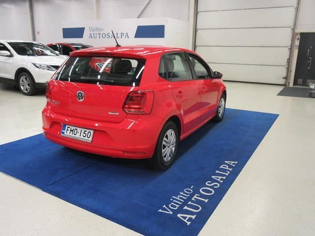 Käytetty VW Polo Trendline 75 HP (55 kW) 2016 Punainen Viistoperä