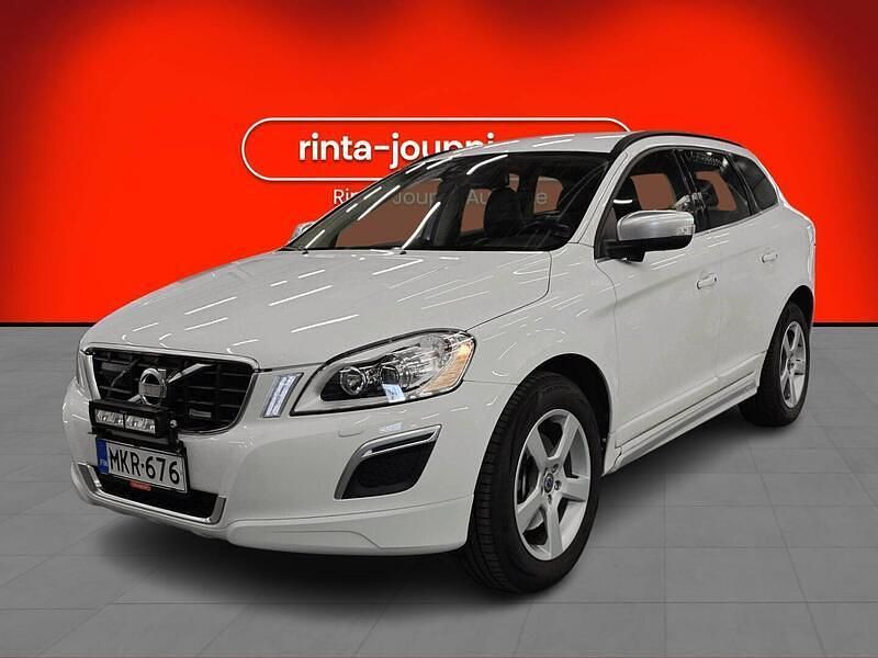 Valkoinen Käytetty 2011 Volvo XC60 R-Design Katumaasturi | 21 290 € (Hieman kallis) - Kuva 1/3