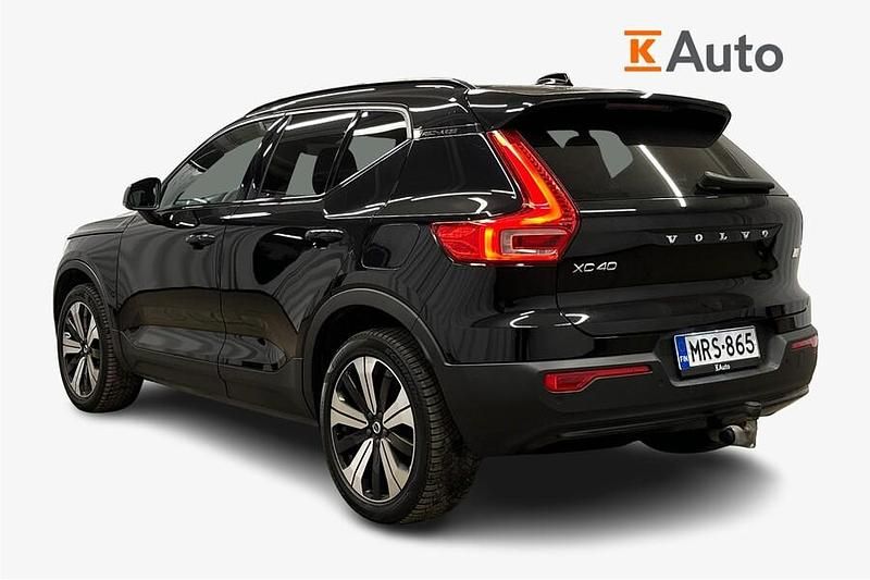 Käytetty Volvo XC40 Plus 300 kW (408 HP) 2022 Musta Katumaasturi