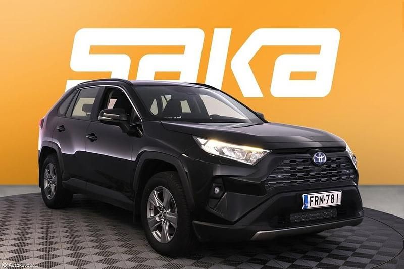 Käytetty 2023 Toyota RAV4 Hybrid Plus Katumaasturi | 32 890 € (Supertarjous) - Kuva 1/3