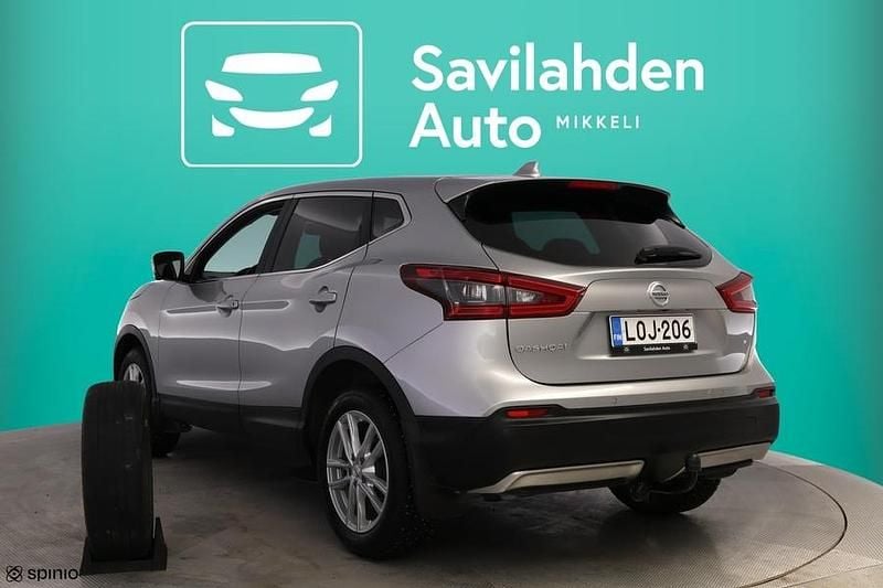 Käytetty Nissan Qashqai N-Connecta 116 HP (85 kW) 2017 Hopea Katumaasturi