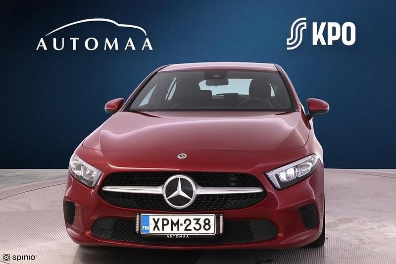 Käytetty Mercedes A200 Business 150 HP (110 kW) 2021 Punainen Viistoperä