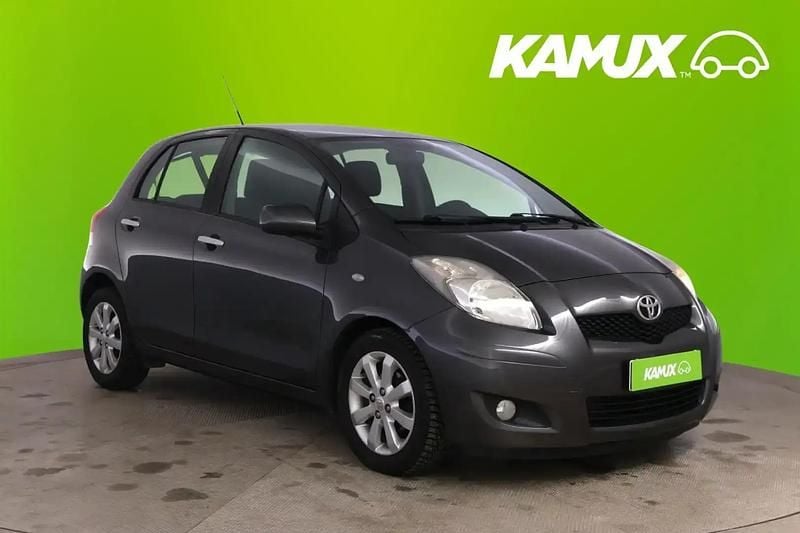 Käytetty Toyota Yaris Edition 99 HP (72 kW) 2011 Hopea / harmaa Sedan