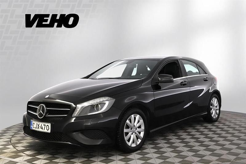Musta Käytetty 2015 Mercedes A180 Business Viistoperä | 15 900 € (Perustarjous) - Kuva 1/4