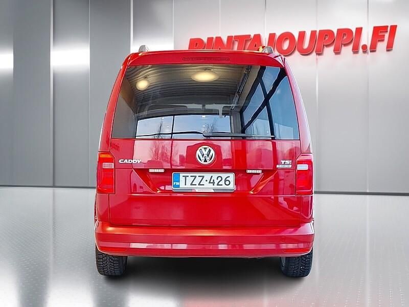Käytetty VW Caddy Maxi Comfortline 125 HP (91 kW) 2015 Punainen Tila-auto