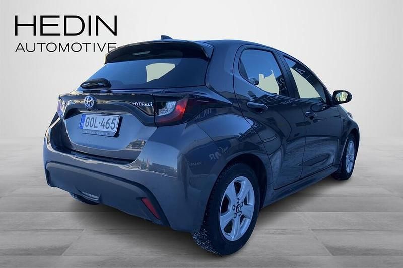 Käytetty Toyota Yaris Hybrid Active 116 HP (85 kW) 2020 Harmaa Viistoperä