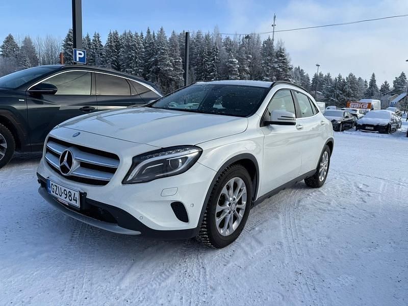 Käytetty Mercedes GLA180 Style 122 HP (89 kW) 2017 Katumaasturi