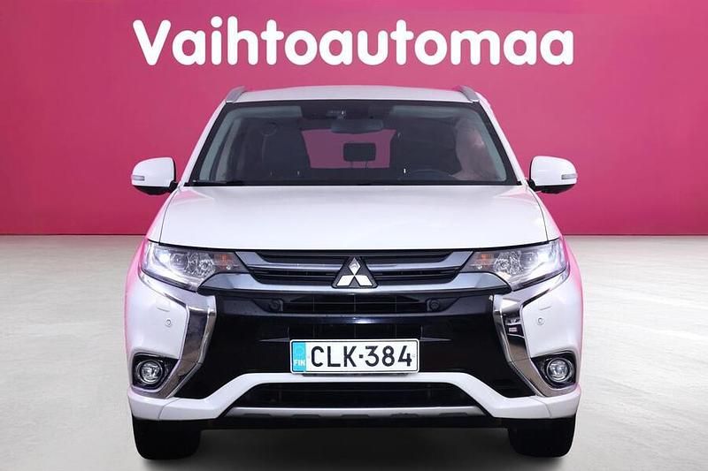 Käytetty Mitsubishi Outlander P-HEV Instyle 121 HP (88 kW) 2018 Farmari