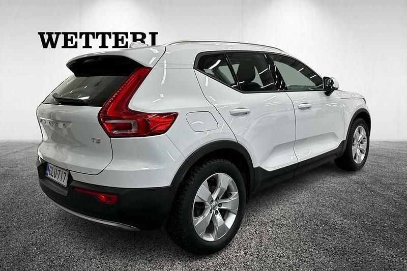 Käytetty Volvo XC40 Momentum 156 HP (114 kW) 2018 Valkoinen Katumaasturi