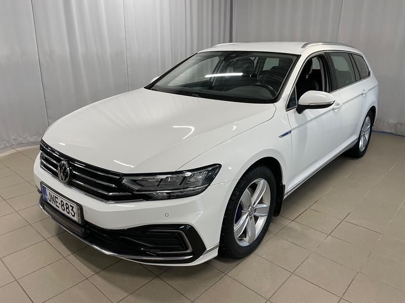 Valkoinen Käytetty 2020 VW Passat GTE Farmari | 19 900 € (Perustarjous) - Kuva 1/4