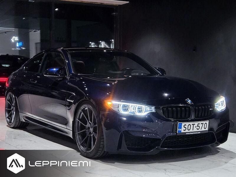 Käytetty 2015 BMW M4 Comfort Edition Coupe - kaksiovinen | 68 880 € - Kuva 1/4