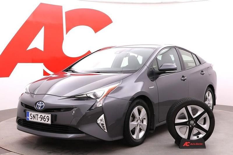 Harmaa Käytetty 2016 Toyota Prius Active Viistoperä | 15 990 € (Perustarjous) - Kuva 1/4