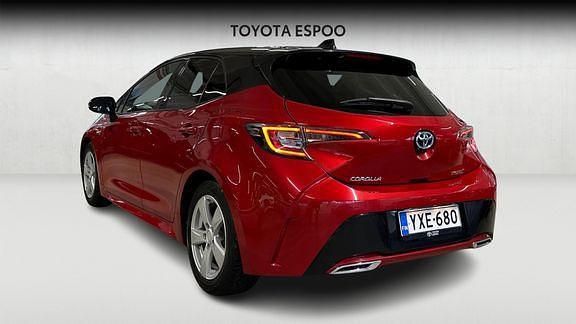 Käytetty Toyota Corolla Style 184 HP (135 kW) 2020 Met. punainen Viistoperä