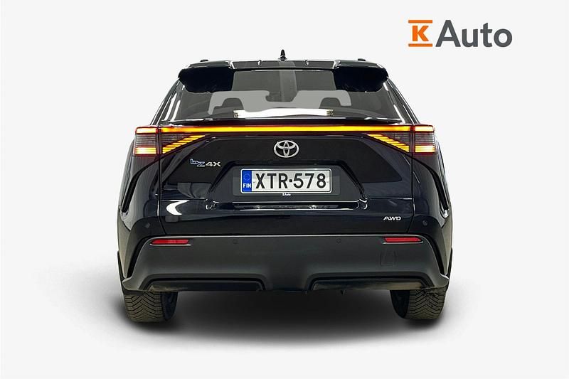 Käytetty Toyota bZ4X Executive 252 kW (343 HP) 2025 Musta Katumaasturi