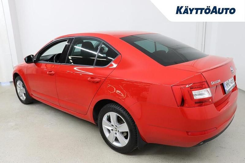 Käytetty Skoda Octavia Dynamic 150 HP (110 kW) 2016 Punainen Viistoperä