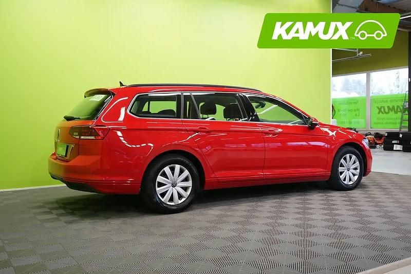 Käytetty VW Passat Business 122 HP (89 kW) 2023 Punainen Farmari