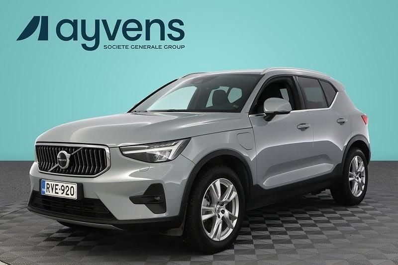 Harmaa Käytetty 2023 Volvo XC40 Plus Katumaasturi | 41 900 € (Perustarjous) - Kuva 1/4