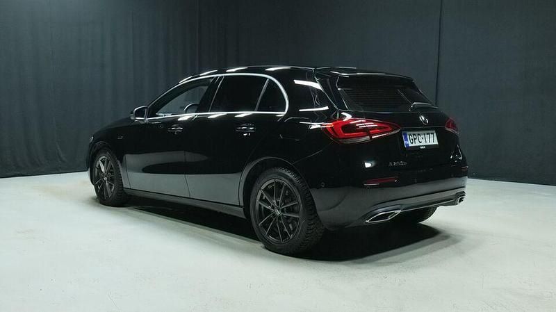 Käytetty Mercedes A250 Business 160 HP (117 kW) 2022 Musta Viistoperä