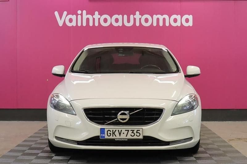 Käytetty Volvo V40 Momentum 114 HP (83 kW) 2013 Viistoperä