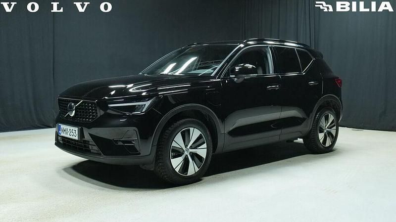 Käytetty Volvo XC40 Plus 211 HP (155 kW) 2023 Musta Katumaasturi