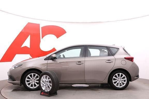 Käytetty Toyota Auris Active 98 HP (72 kW) 2016 Ruskea (beige) Viistoperä