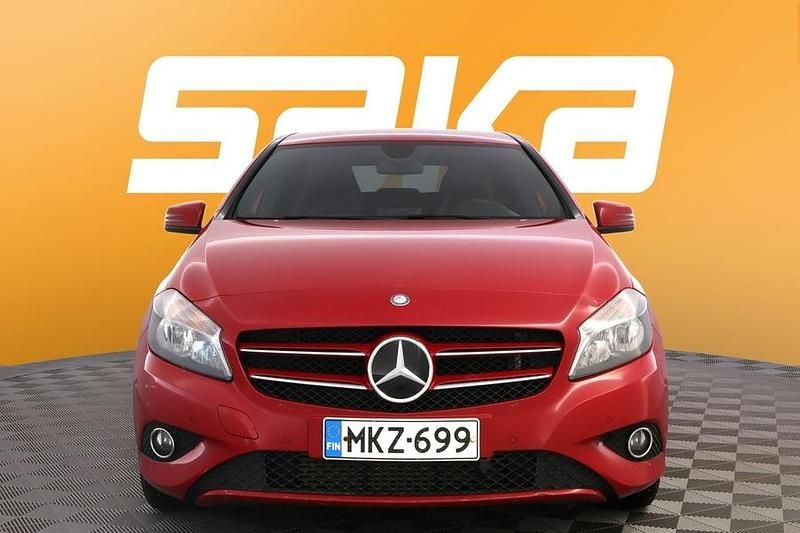 Käytetty Mercedes A180 Business 109 HP (80 kW) 2013 Viistoperä