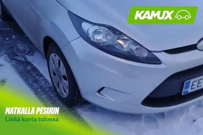 Hopea / harmaa Käytetty 2009 Ford Fiesta Trend Sedan | 3 490 € (Hieman kallis) - Kuva 1/4