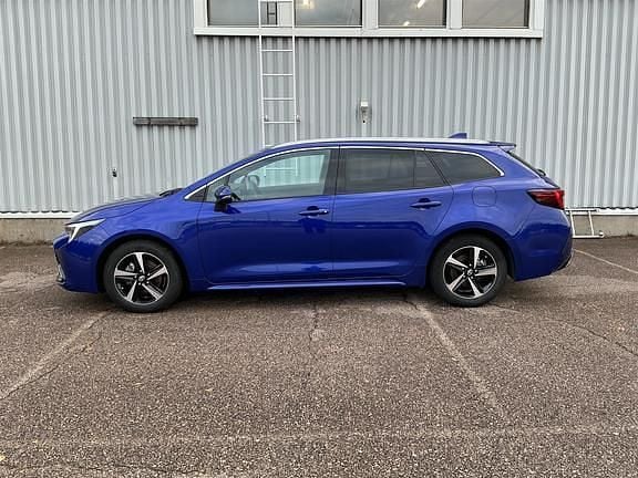 Käytetty Toyota Corolla Edition 138 HP (101 kW) 2023 Sininen Farmari