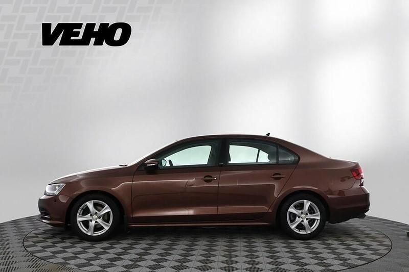 Käytetty VW Jetta Allstar 110 HP (80 kW) 2017 Ruskea Sedan