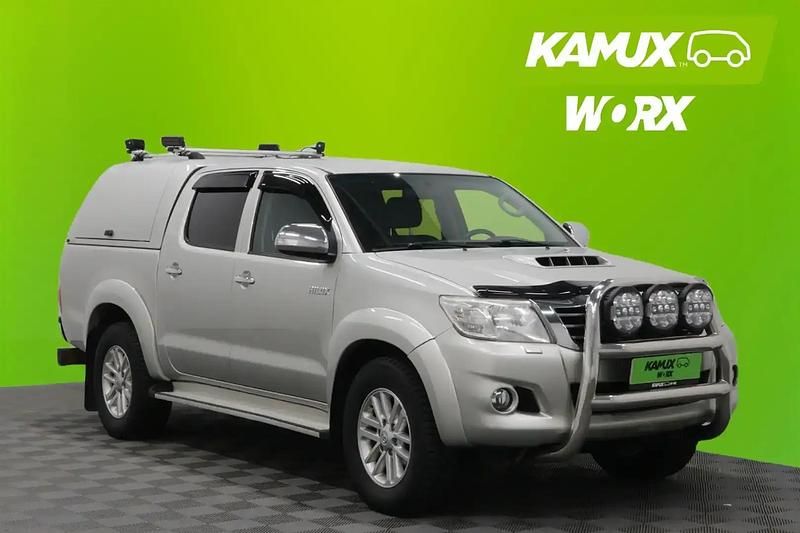Käytetty Toyota HiLux 171 HP (125 kW) 2013 Hopea / harmaa Nouto