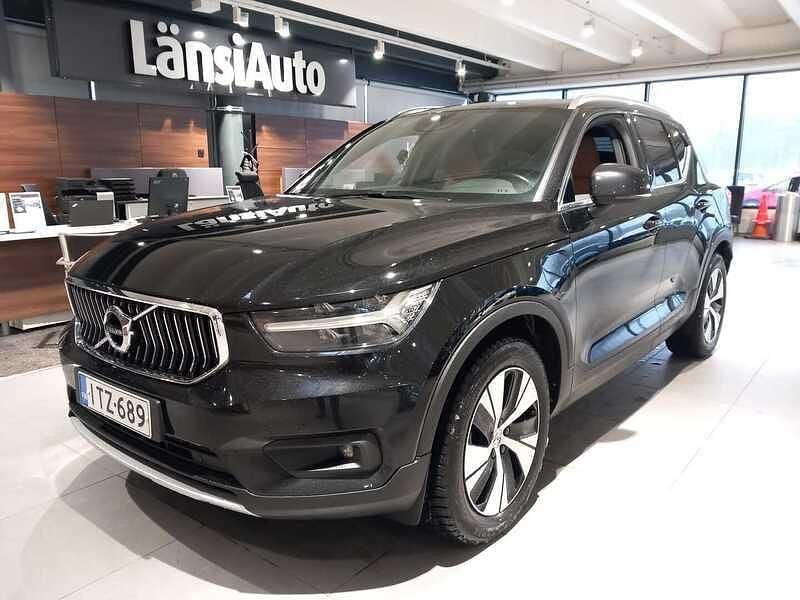 Musta Käytetty 2020 Volvo XC40 Business Edition Katumaasturi | 26 950 € (Hieman kallis) - Kuva 1/1