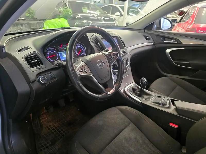 Käytetty Opel Insignia Edition 140 HP (102 kW) 2015 Hopea / harmaa Sedan