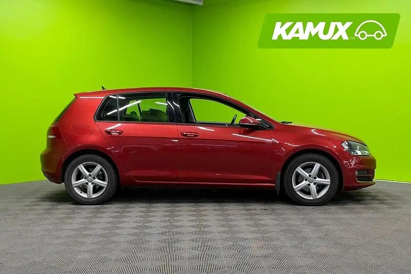 Käytetty VW Golf Highline 105 HP (77 kW) 2014 Punainen Sedan