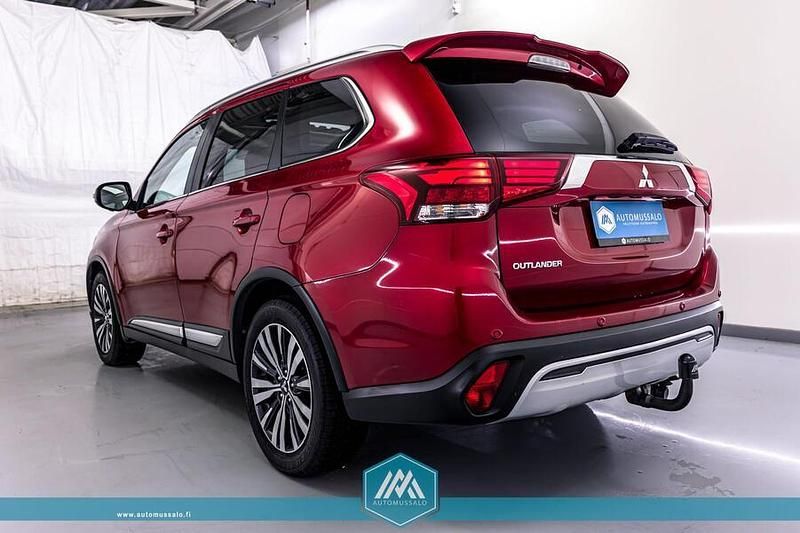 Käytetty Mitsubishi Outlander Instyle 150 HP (110 kW) 2020 Katumaasturi