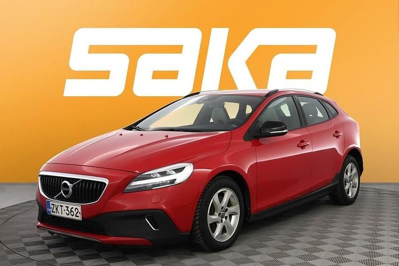 Käytetty Volvo V40 Momentum 120 HP (88 kW) 2017 Viistoperä